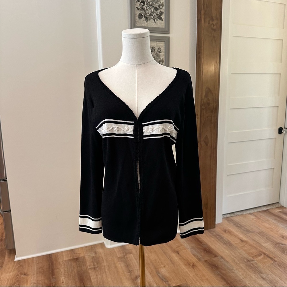 Women's Medium Tight-Knit Black White Career Casual Embroidered Pearl Cardigan - Picture 8 of 8